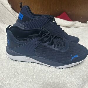 womens sz 10.5 Puma Tennis shoes, Navy blue